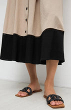 Load image into Gallery viewer, Tinta Casandra Skirt