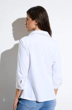 Load image into Gallery viewer, Tinta Velta Shirt with Button Decorations
