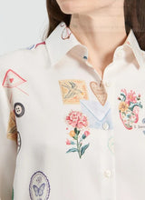 Load image into Gallery viewer, Vilagallo Love Stamp Shirt