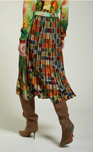 Load image into Gallery viewer, JEi's Plisse Painting Print Skirt